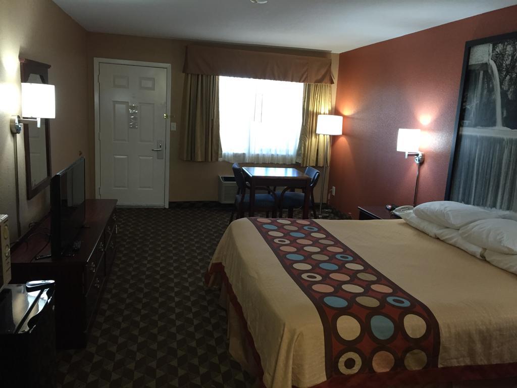 Motel Super 8 By Wyndham Bastrop Tx Esterno foto